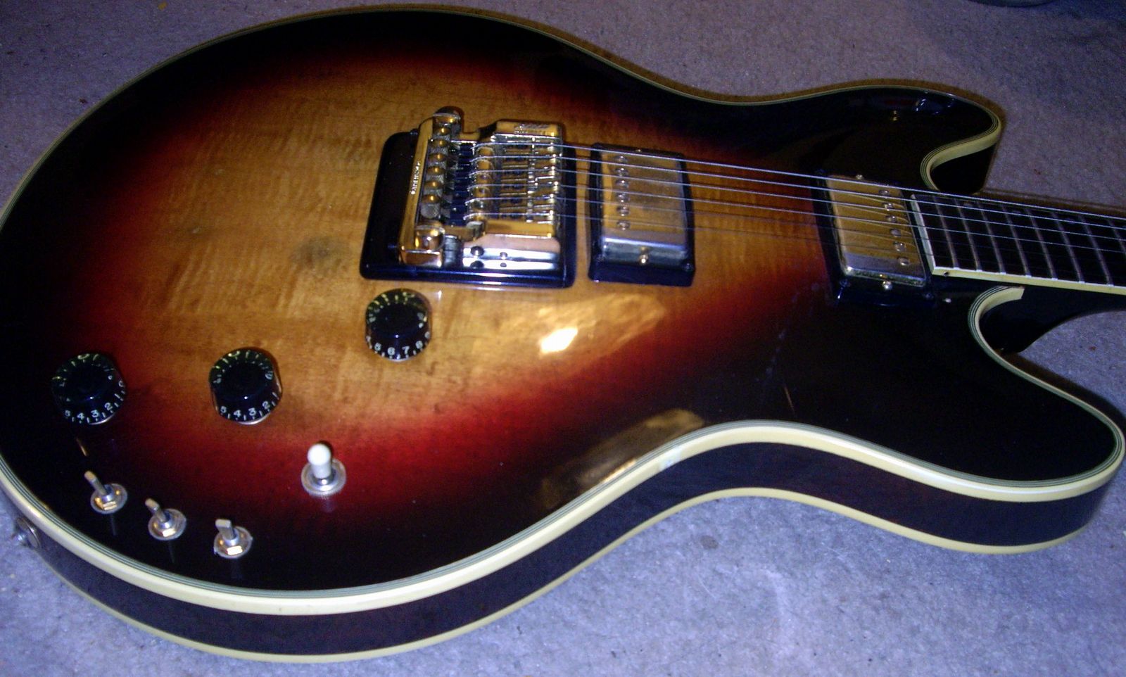 Gibson ES-335 Artist 1980 sunburst no2